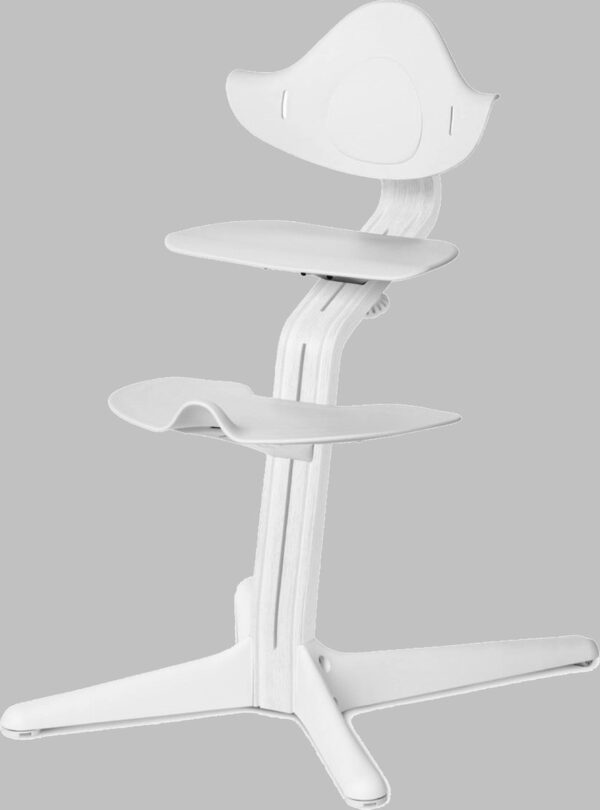 Stokke NOMI highchair meegroeistoel "Special All White Edition" - Testwinnaar Kinderstoelen Test - Basis eiken wit gelakt en stoel wit