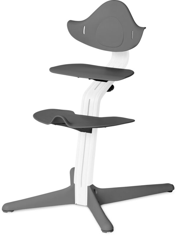 Stokke NOMI highchair meegroeistoel - Testwinnaar Kinderstoelen Test - Basis eiken wit gelakt en stoel grijs